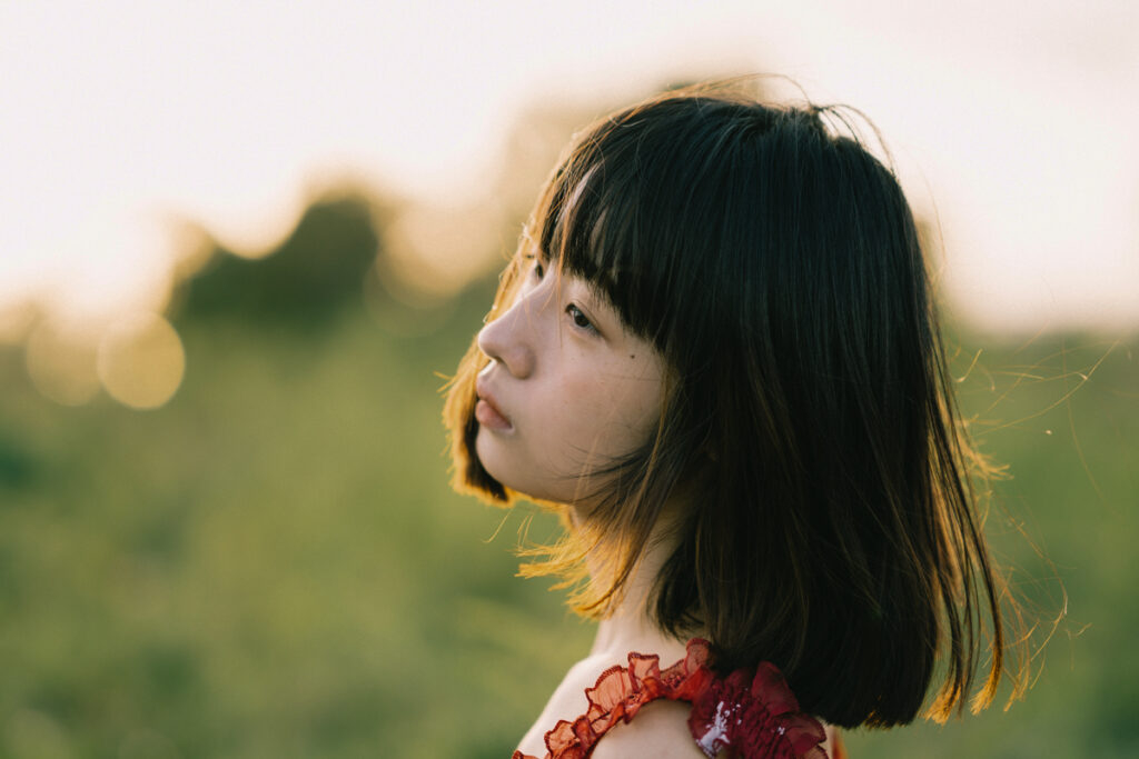 逆光で撮影したポートレート写真