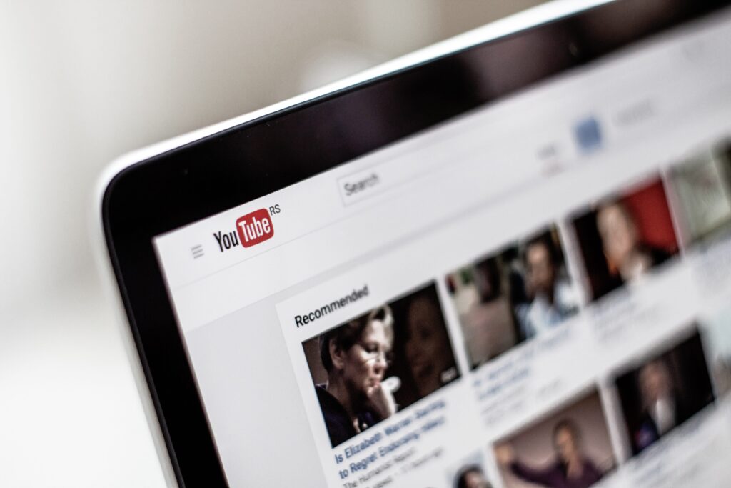 YouTube広告+Facebook広告